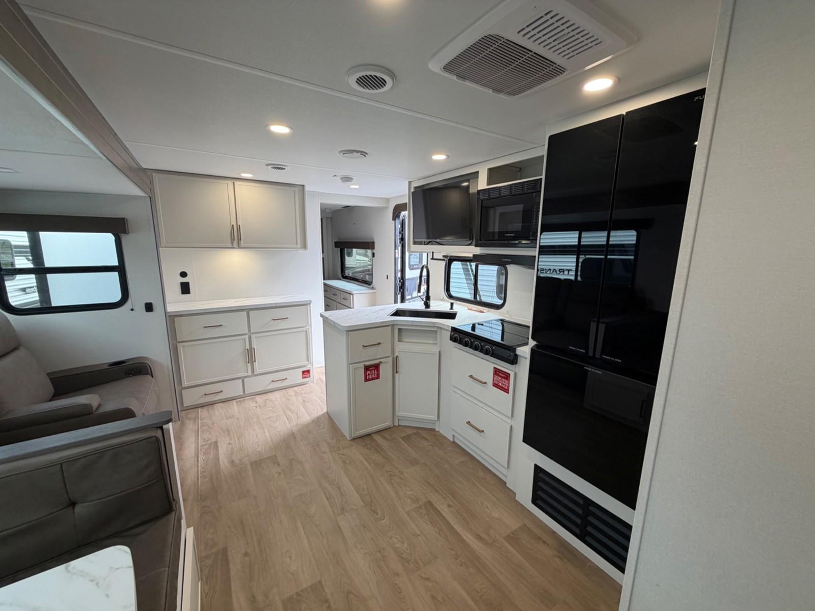 2026 Grand Design 2026 Grand Design Transcend - thumbnail 11