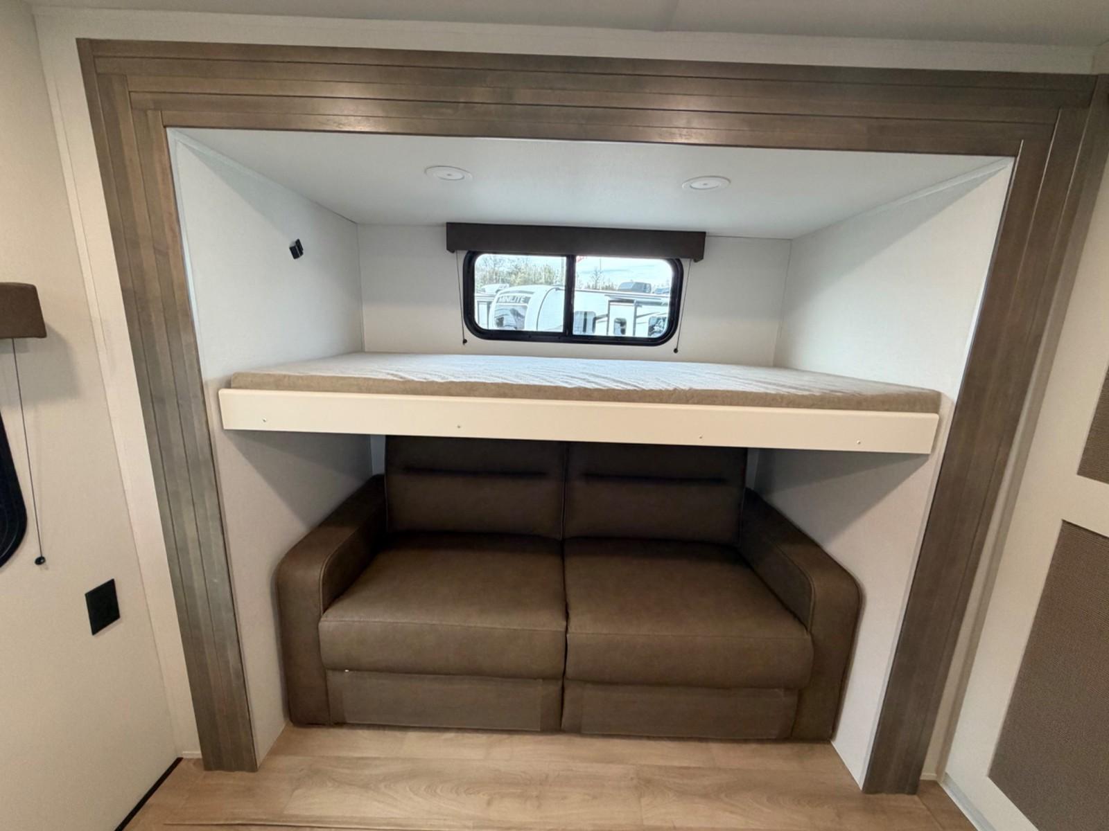 2026 Grand Design 2026 Grand Design Transcend - thumbnail 16