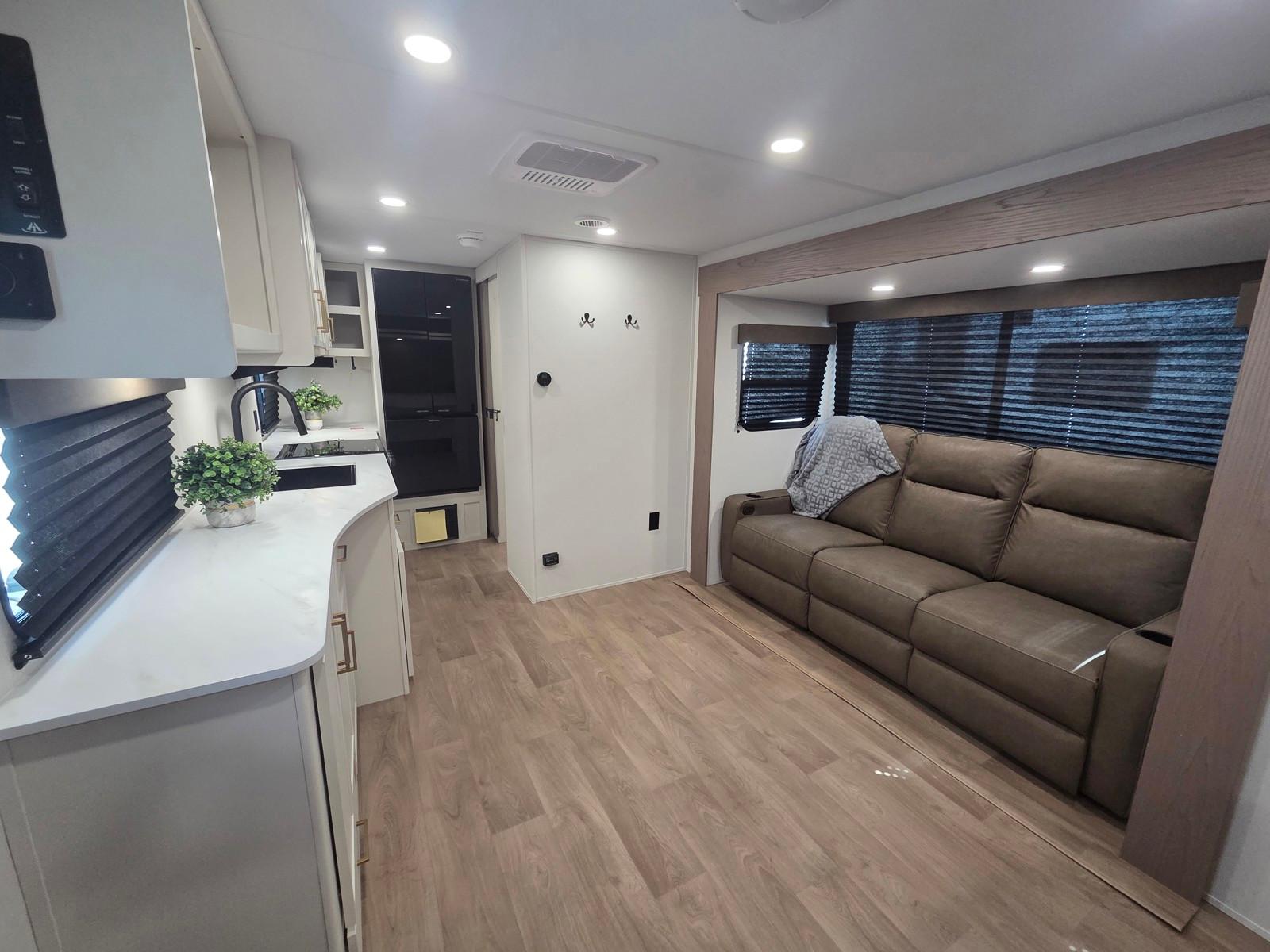 2027 Grand Design 2027 Grand Design Transcend Xplor - thumbnail 6