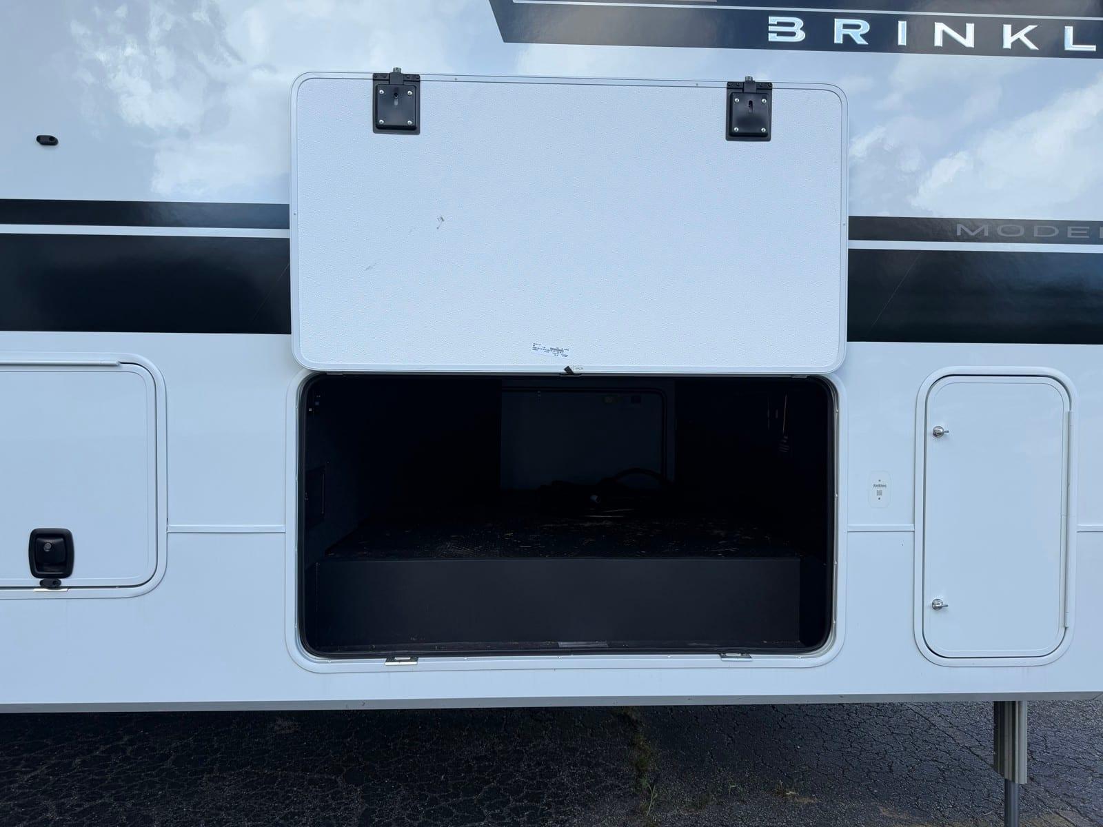 2026 Brinkley 2026 Brinkley Model Z - thumbnail 10