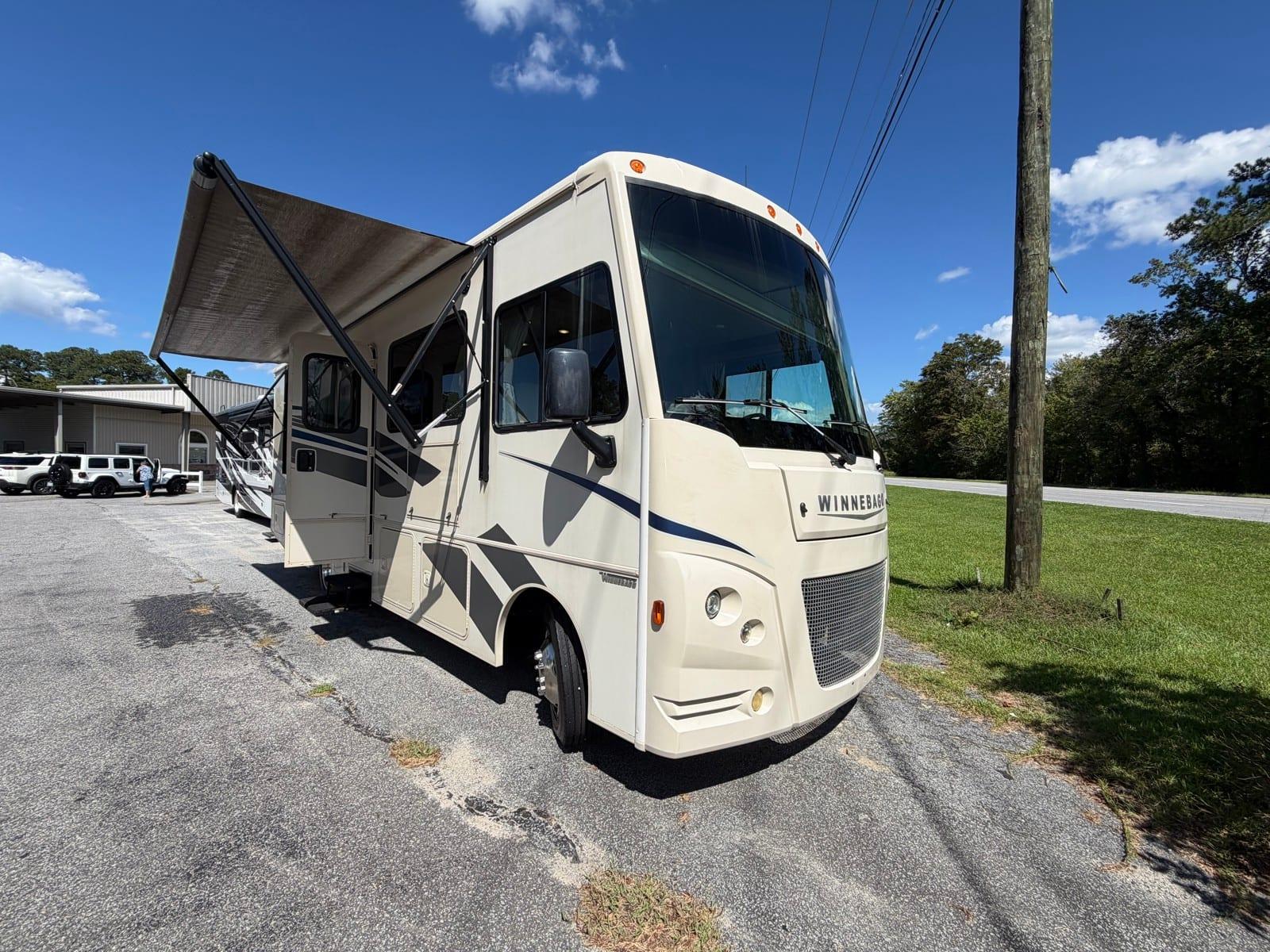 2018 Winnebago Vista 27P