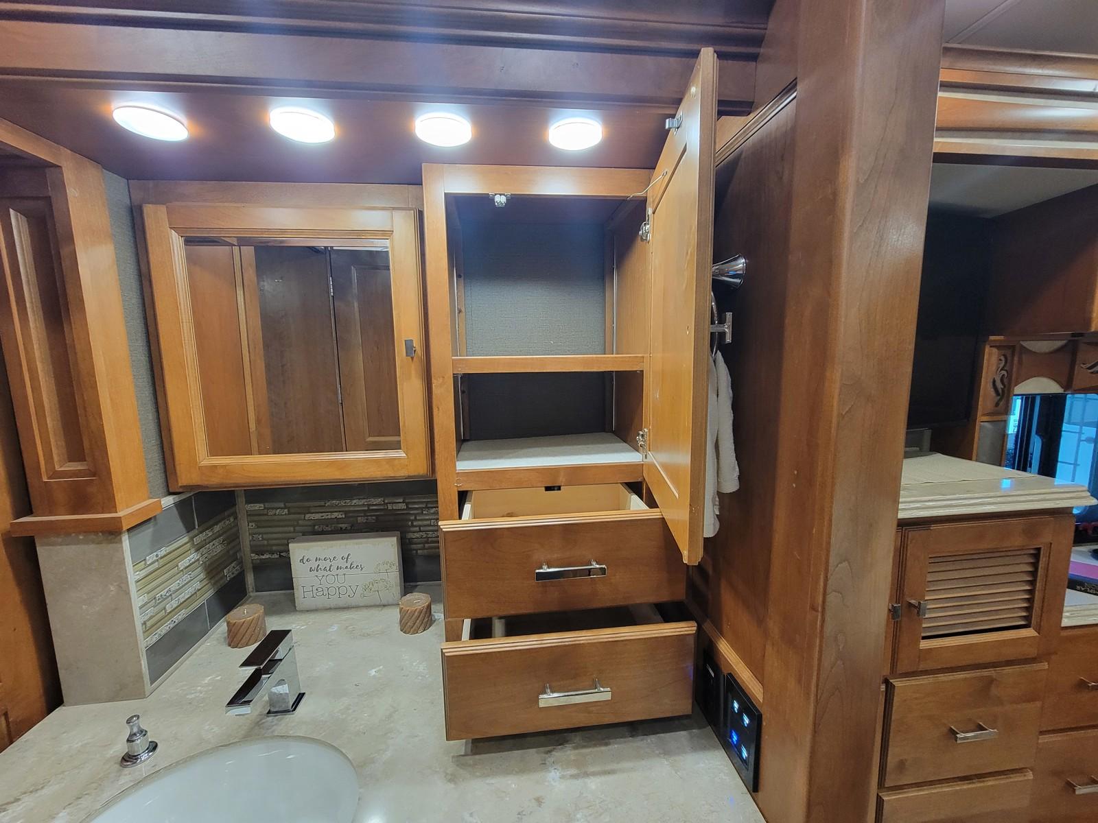 2018 Tiffin 2018 Tiffin Phaeton - thumbnail 65