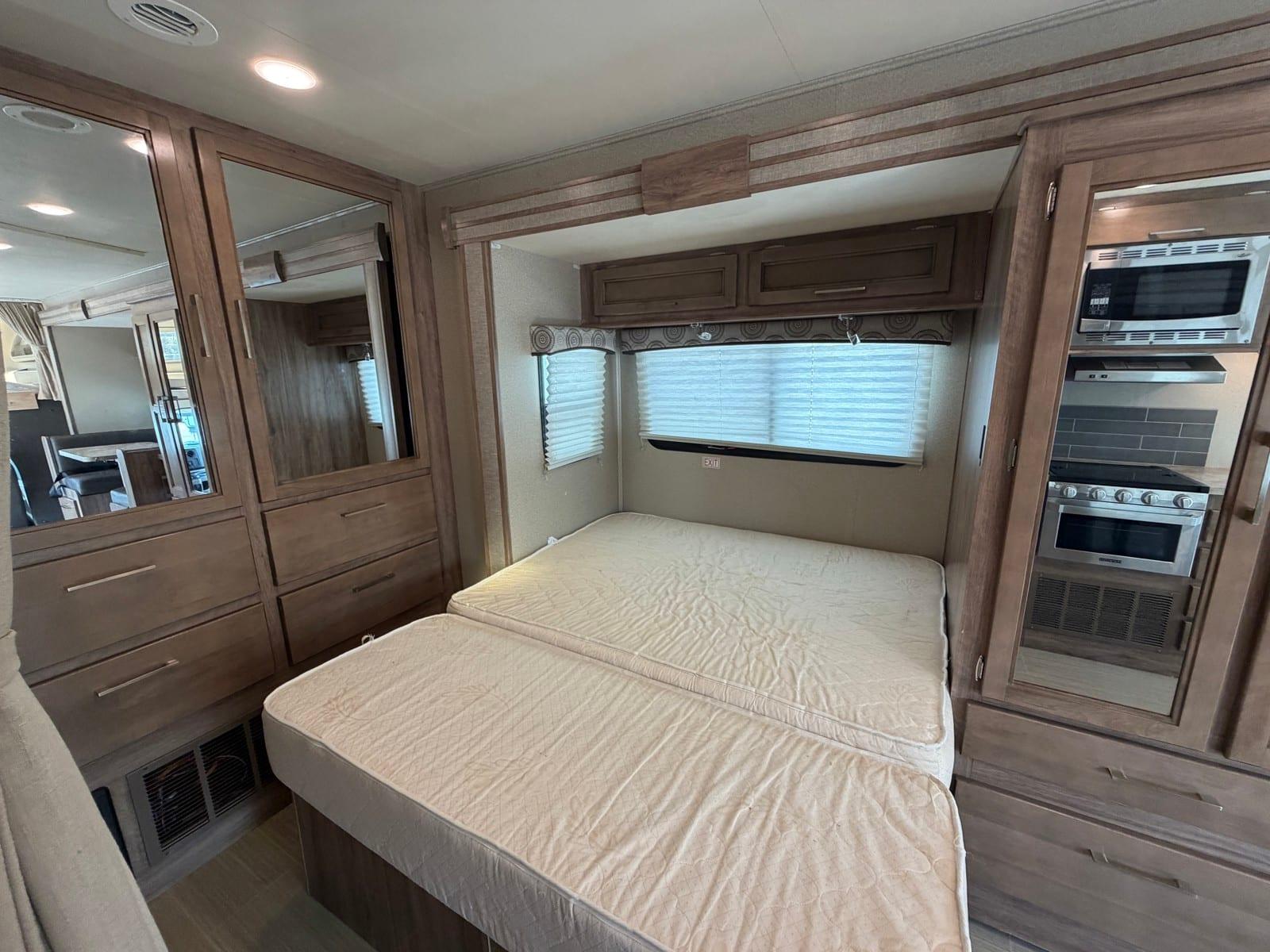 2020 Entegra Coach 2020 Entegra Coach Odyssey - thumbnail 15