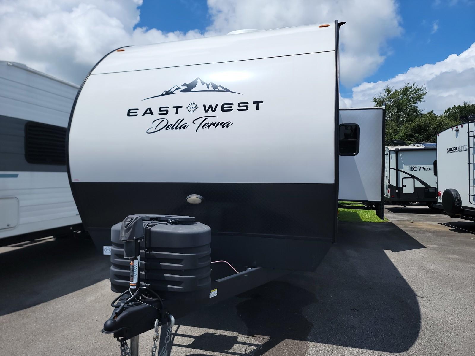 2025 East To West 2025 East To West Della Terra - thumbnail 4