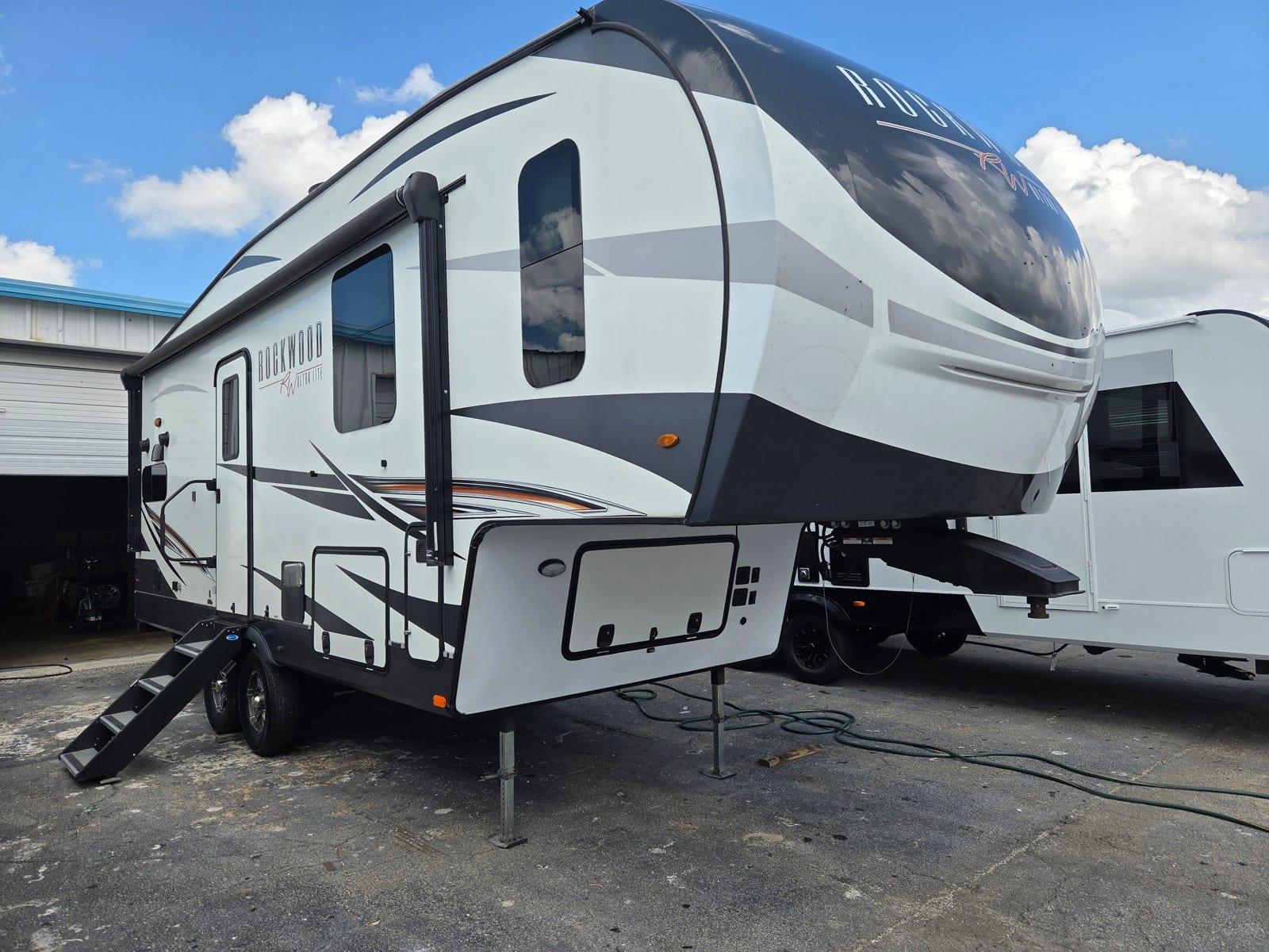 2021 Forest River Rockwood Ultra Lite 2442BS