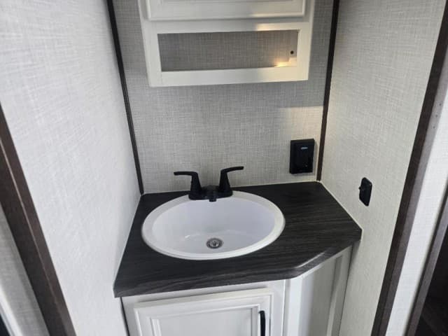 2023 Dutchmen 2023 Dutchmen Atlas - thumbnail 18