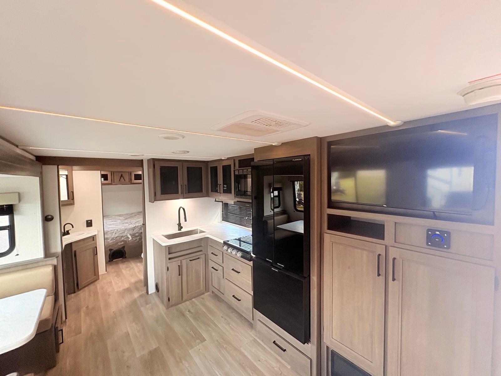 2025 Grand Design 2025 Grand Design Transcend - thumbnail 9