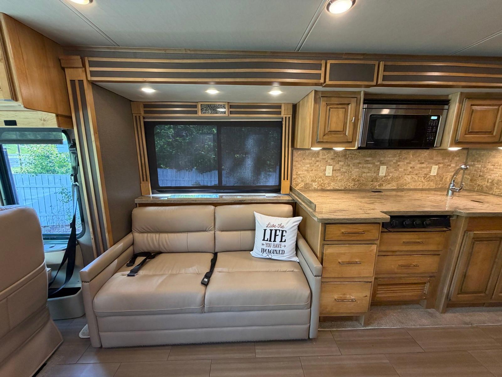 2018 Tiffin 2018 Tiffin Allegro Red - thumbnail 13