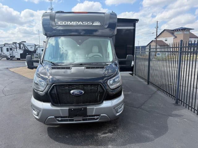 2025 Thor Motor Coach 2025 Thor Motor Coach Compass - thumbnail 3