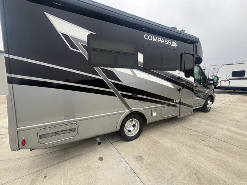 2025 Thor Motor Coach 2025 Thor Motor Coach Compass - thumbnail 8