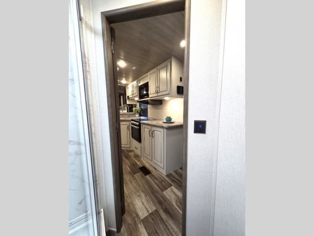 2023 Keystone RV 2023 Keystone RV Cougar - thumbnail 16