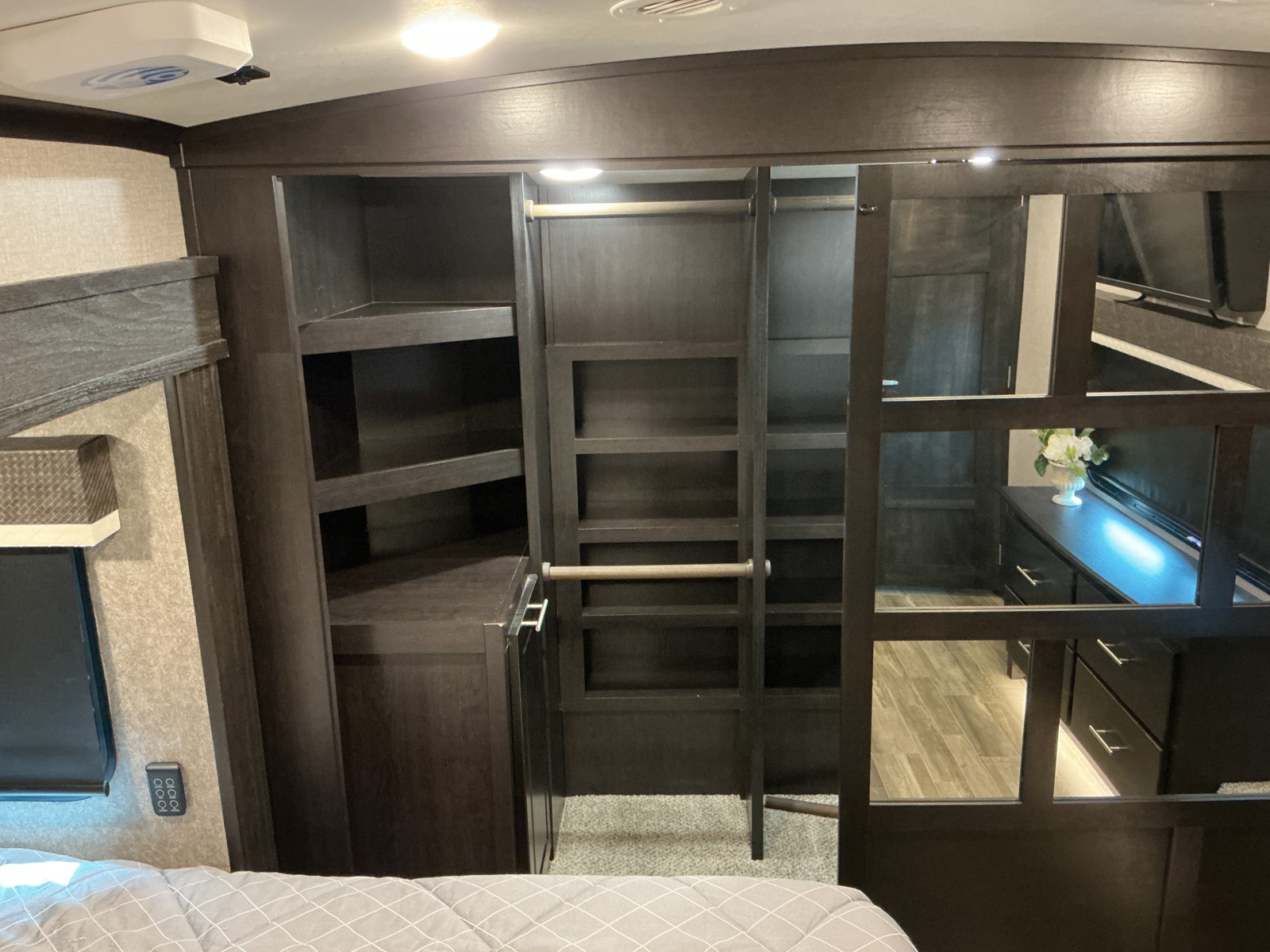 2021 Jayco 2021 Jayco North Point - thumbnail 32