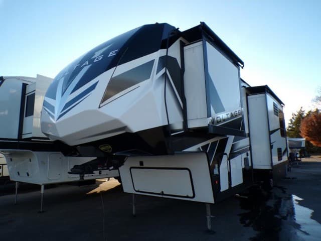 2023 Dutchmen 2023 Dutchmen Voltage - thumbnail 3