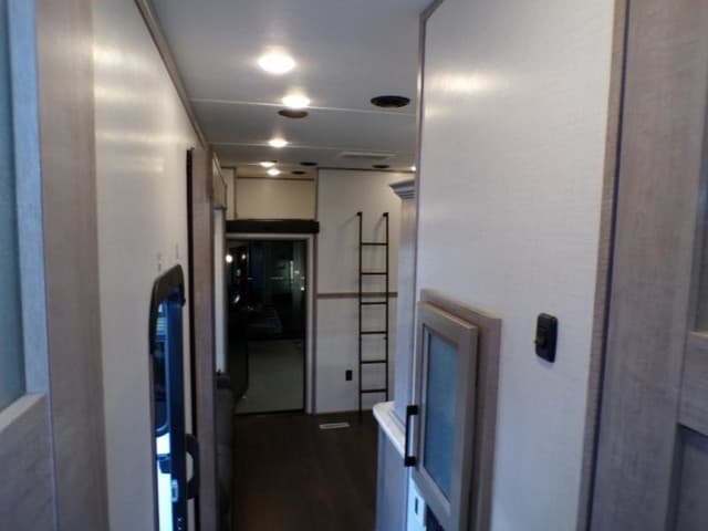 2023 Dutchmen 2023 Dutchmen Voltage - thumbnail 13