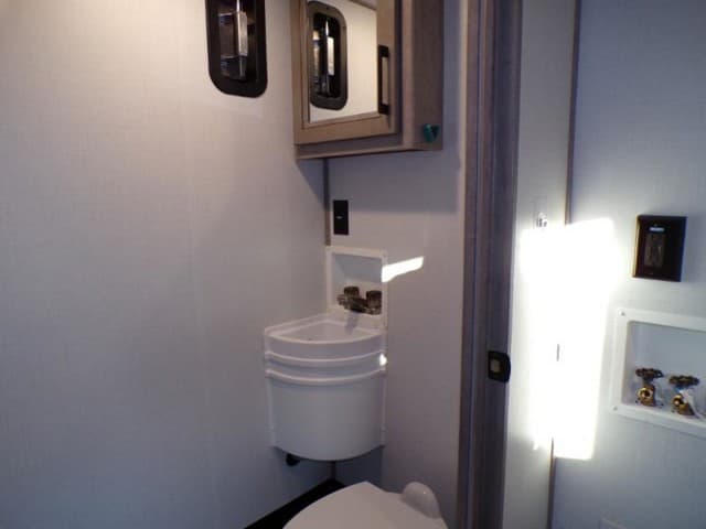 2023 Dutchmen 2023 Dutchmen Voltage - thumbnail 27