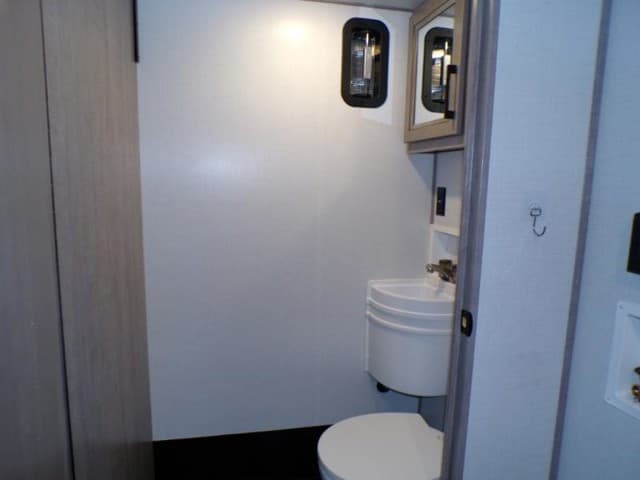 2023 Dutchmen 2023 Dutchmen Voltage - thumbnail 28