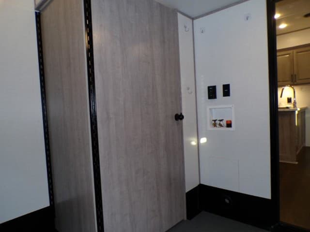 2023 Dutchmen 2023 Dutchmen Voltage - thumbnail 29