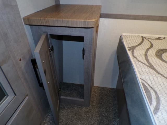 2023 Dutchmen 2023 Dutchmen Voltage - thumbnail 42