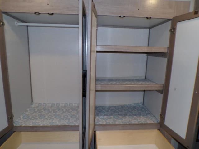 2023 Dutchmen 2023 Dutchmen Voltage - thumbnail 43