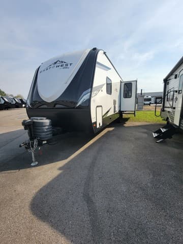 2024 East to West 2024 East to West Alta - thumbnail 4