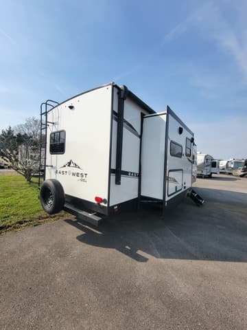 2024 East to West 2024 East to West Alta - thumbnail 6