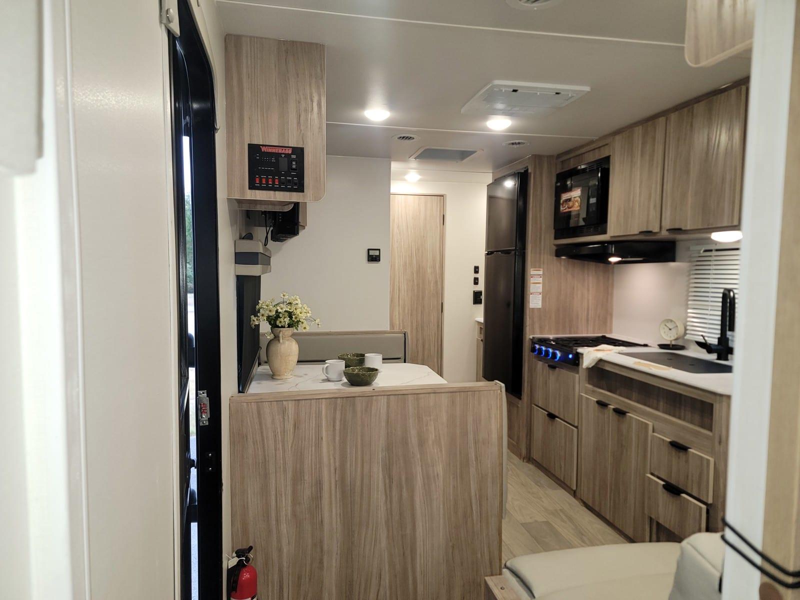 2024 Winnebago 2024 Winnebago Access - thumbnail 8