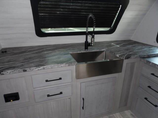 2023 Dutchmen 2023 Dutchmen Kodiak Ultimate - thumbnail 16