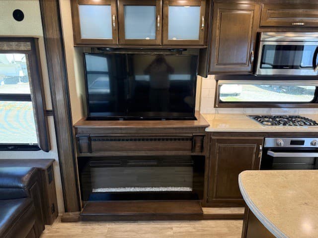 2020 Grand Design 2020 Grand Design Solitude - thumbnail 11