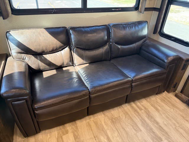 2020 Grand Design 2020 Grand Design Solitude - thumbnail 13