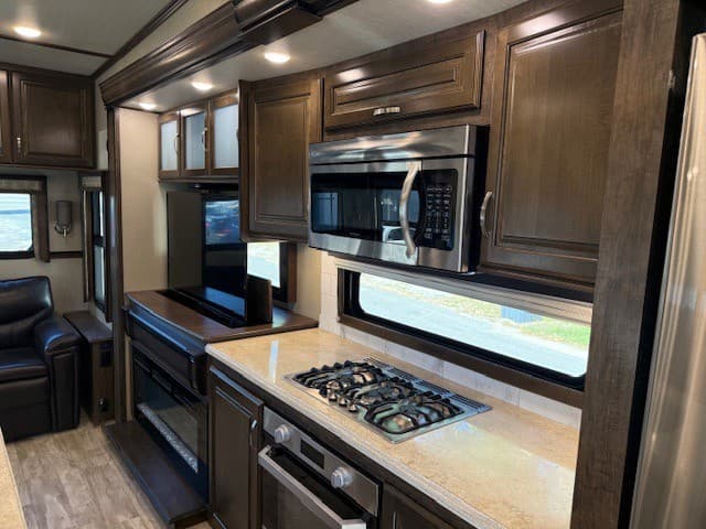 2020 Grand Design 2020 Grand Design Solitude - thumbnail 14