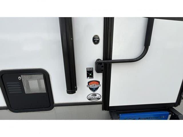 2021 Keystone RV 2021 Keystone RV Cougar Half Ton - thumbnail 17