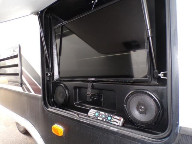 2018 Dutchmen 2018 Dutchmen Voltage - thumbnail 10