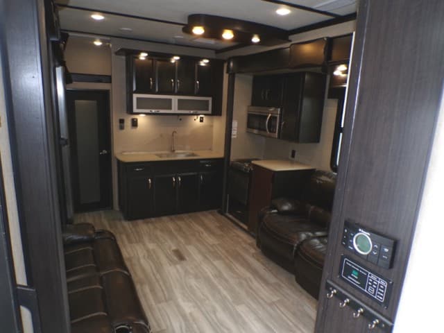 2018 Dutchmen 2018 Dutchmen Voltage - thumbnail 16