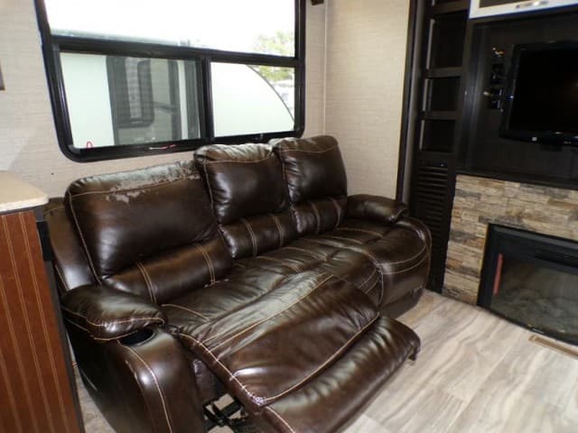 2018 Dutchmen 2018 Dutchmen Voltage - thumbnail 19