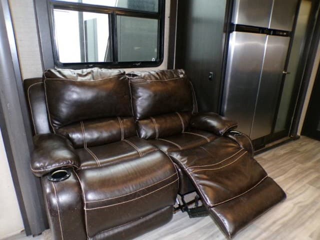 2018 Dutchmen 2018 Dutchmen Voltage - thumbnail 21