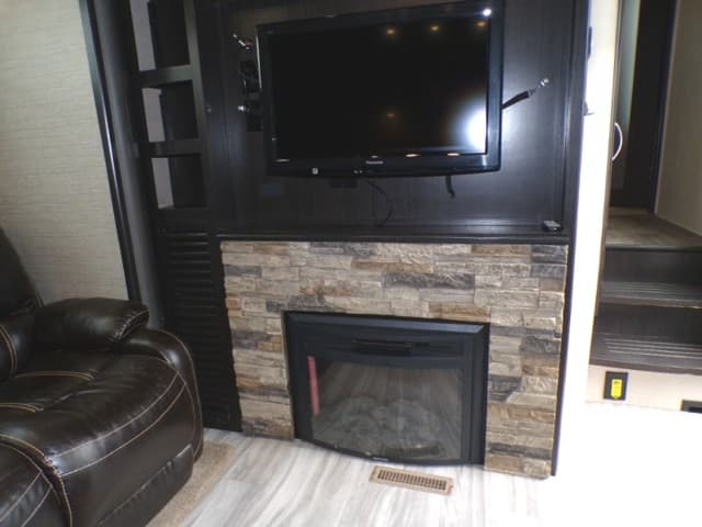 2018 Dutchmen 2018 Dutchmen Voltage - thumbnail 22