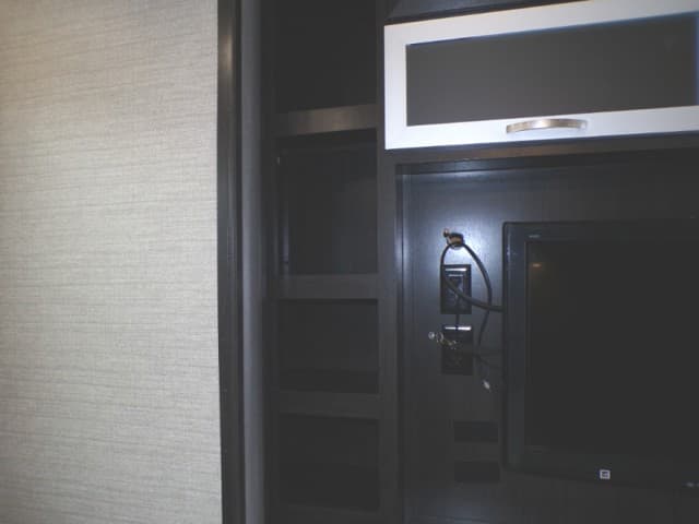 2018 Dutchmen 2018 Dutchmen Voltage - thumbnail 24