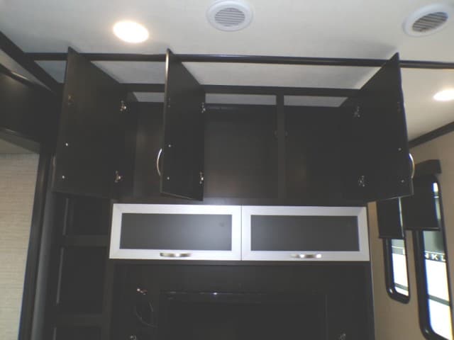 2018 Dutchmen 2018 Dutchmen Voltage - thumbnail 26