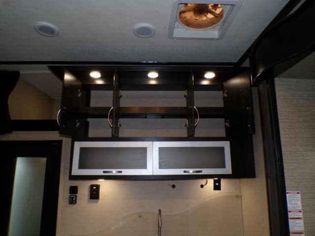 2018 Dutchmen 2018 Dutchmen Voltage - thumbnail 32