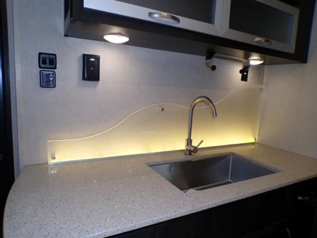 2018 Dutchmen 2018 Dutchmen Voltage - thumbnail 36