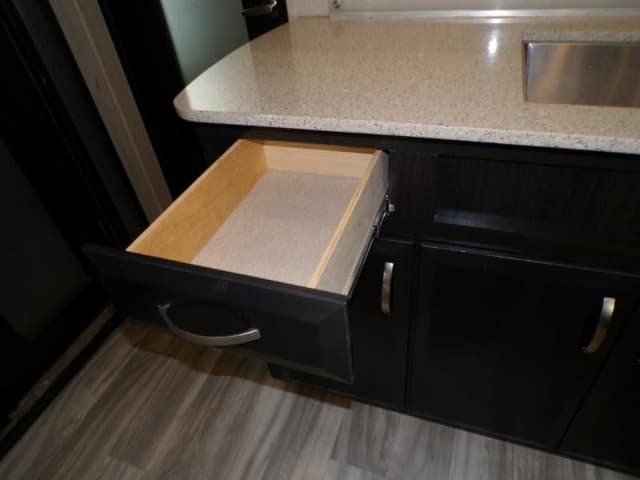 2018 Dutchmen 2018 Dutchmen Voltage - thumbnail 37