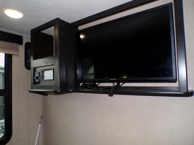 2018 Dutchmen 2018 Dutchmen Voltage - thumbnail 42