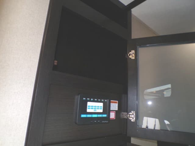 2018 Dutchmen 2018 Dutchmen Voltage - thumbnail 48