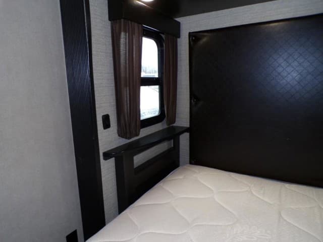 2018 Dutchmen 2018 Dutchmen Voltage - thumbnail 51