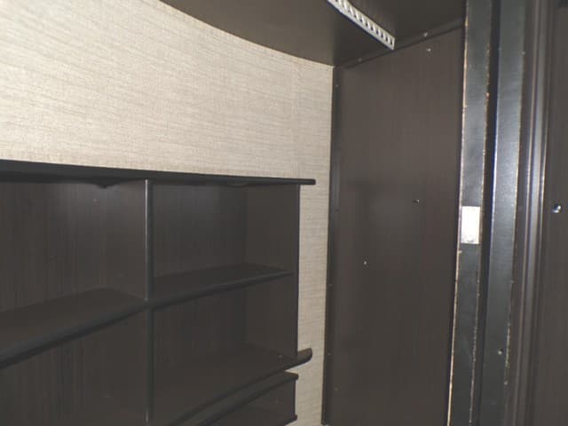 2018 Dutchmen 2018 Dutchmen Voltage - thumbnail 54