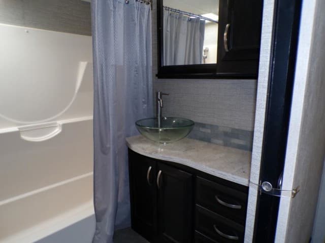 2018 Dutchmen 2018 Dutchmen Voltage - thumbnail 63