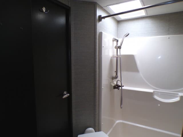 2018 Dutchmen 2018 Dutchmen Voltage - thumbnail 64