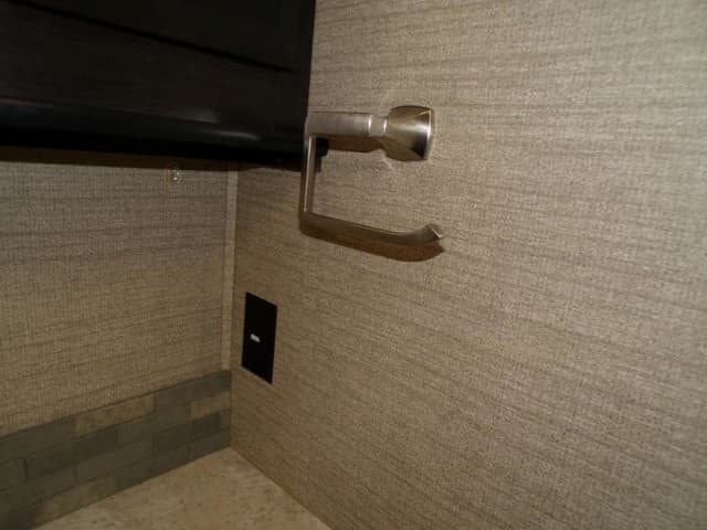 2018 Dutchmen 2018 Dutchmen Voltage - thumbnail 67