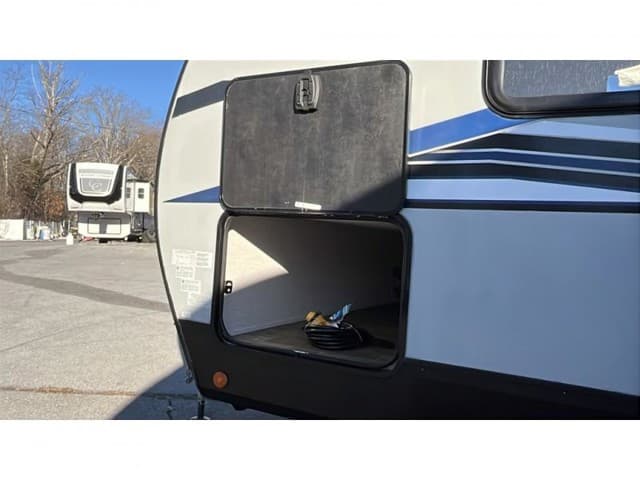 2021 Forest River 2021 Forest River Cherokee Alpha Wolf - thumbnail 7