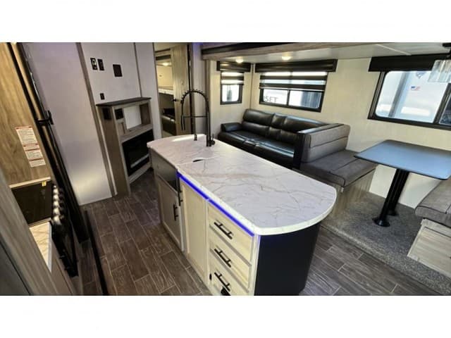 2021 Forest River 2021 Forest River Cherokee Alpha Wolf - thumbnail 9